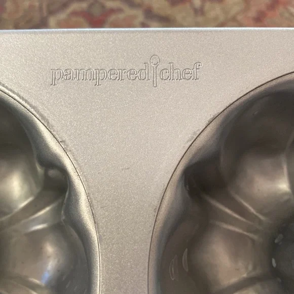 Pampered Chef Mini Bundt pan - Picture 3 of 6